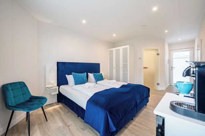 Room 3 of 43