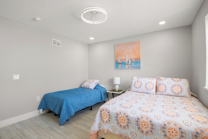 Room 119 of 325