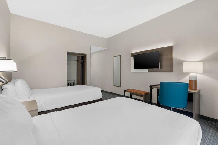 Room 43 of 84