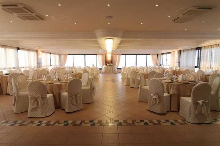 Ballroom/Hall 25 of 31