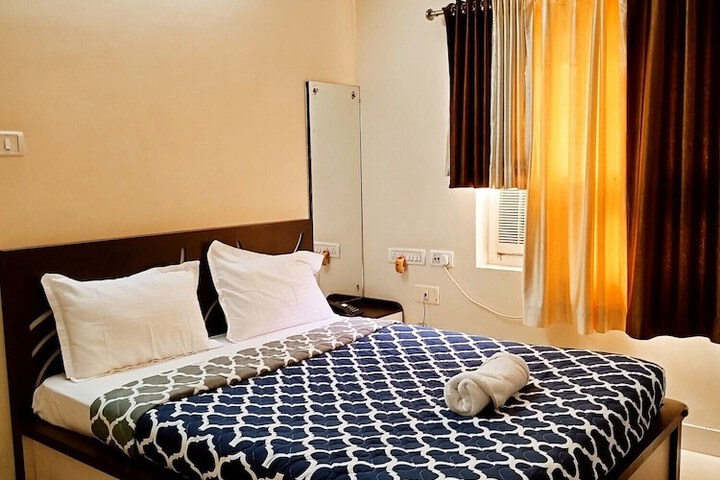 Room 6 of 16