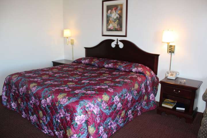 1 King Bed (7 of 20)