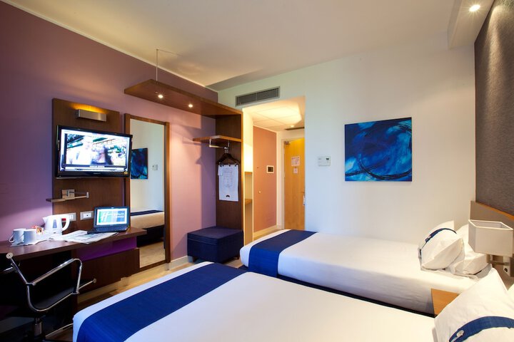 Room 4 of 49