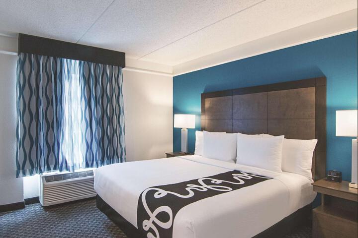 2 Double Beds Mobility Hearing Impaired Accessible Room (1 of 13)