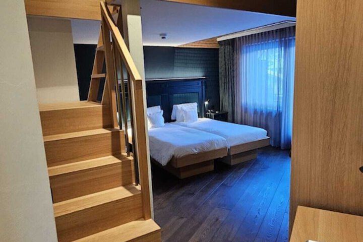Room 32 of 71