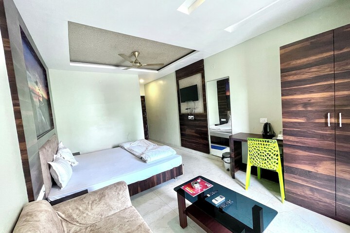Room 8 of 40