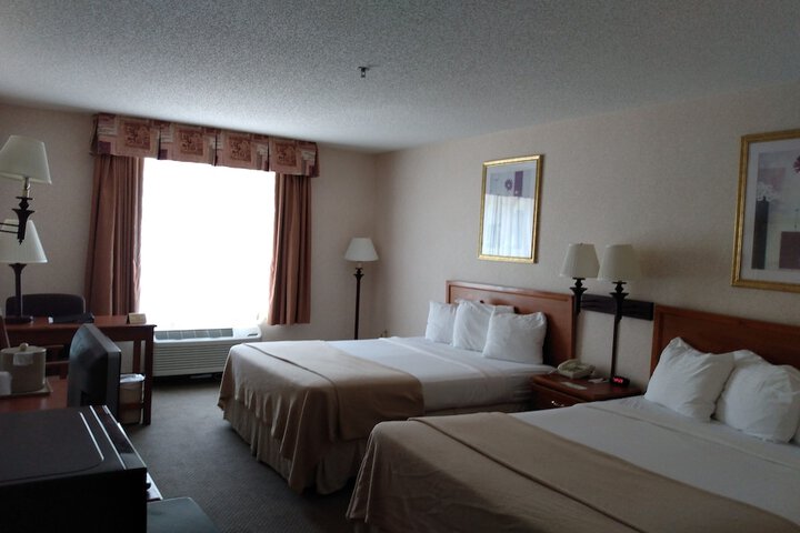 Basic Single Room 2 Double Beds (7 of 7)