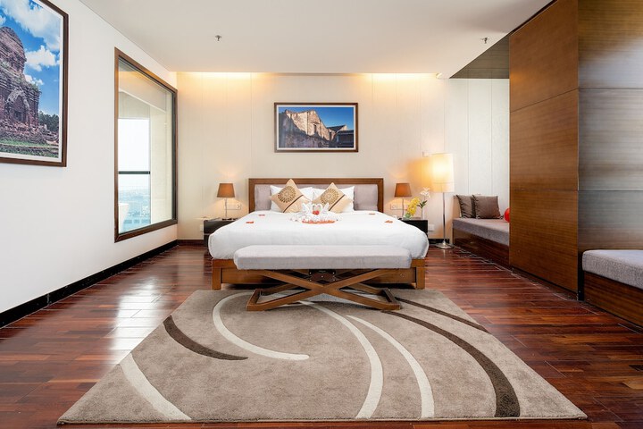 Room 10 of 101