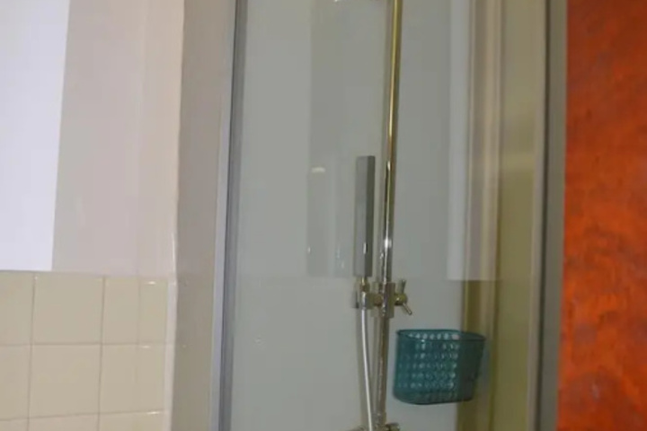 Room 8 of 16