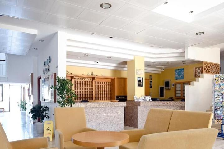 Entrance & Lobby