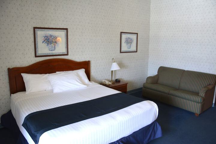 1 King Bed (1 of 21)