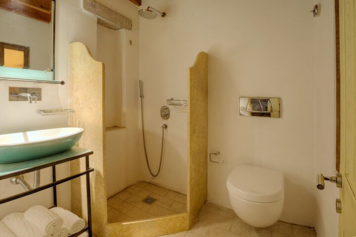 Room 9 of 21