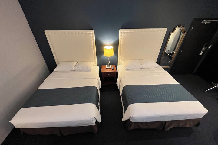 Room 16 of 65