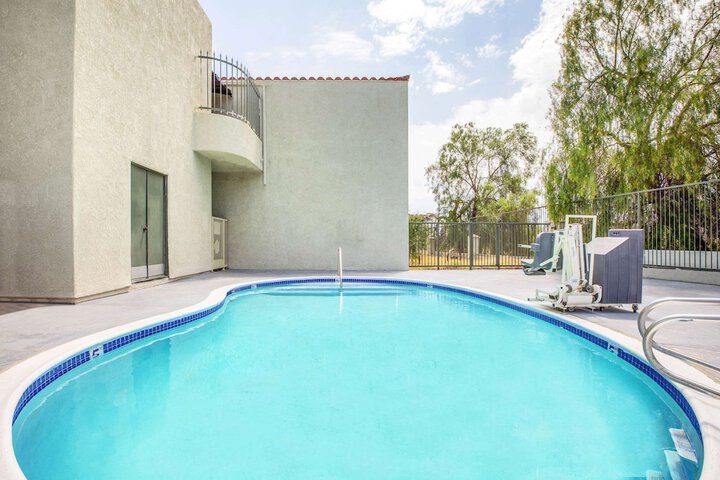 Pool 11 of 15
