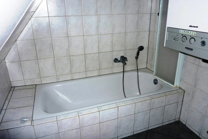 Room 7 of 14