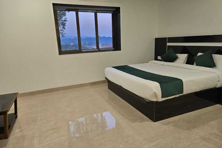 Room 2 of 27