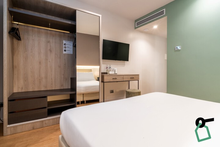 Room 17 of 44