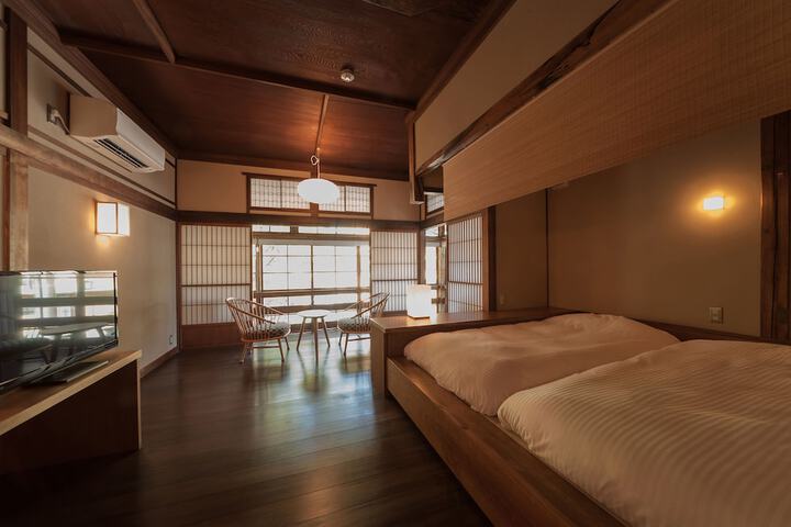 Room 8 of 46
