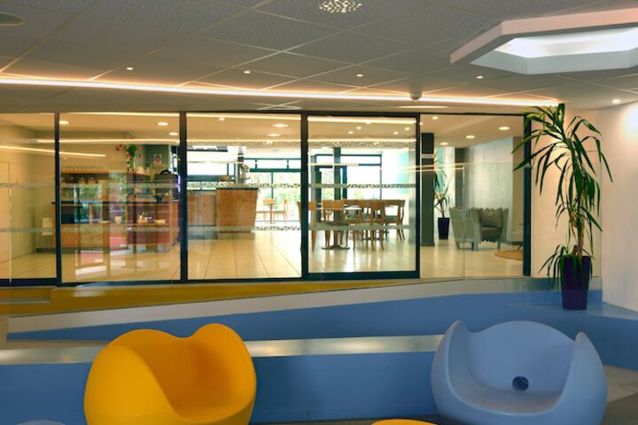 Entrance & Lobby