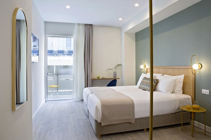 Room 15 of 43