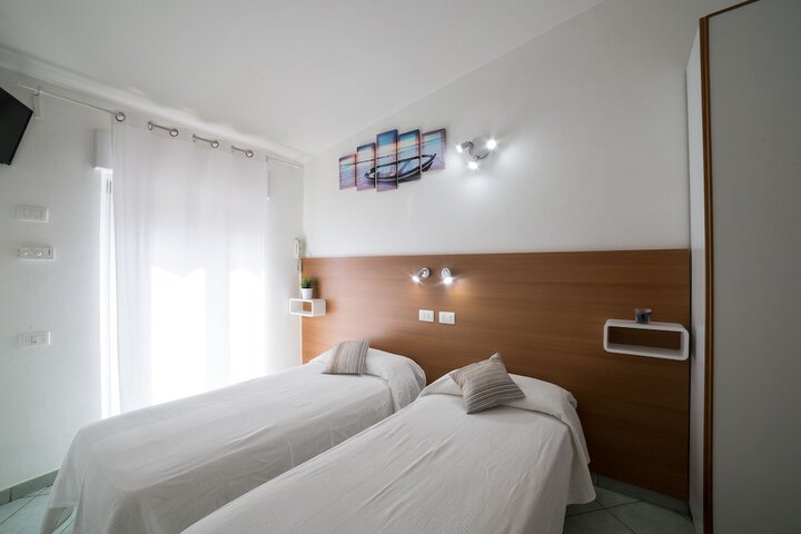 Room 11 of 36