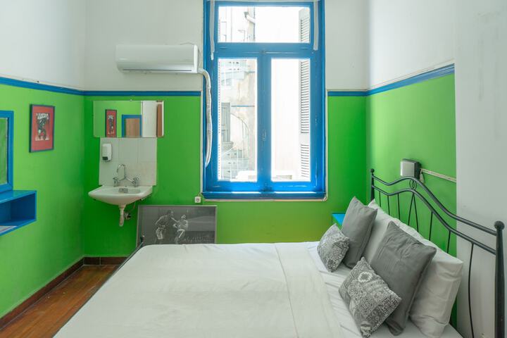 Room 5 of 39