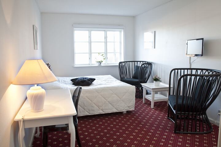 Room 5 of 33