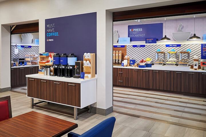 Breakfast/Coffee Service 26 of 48