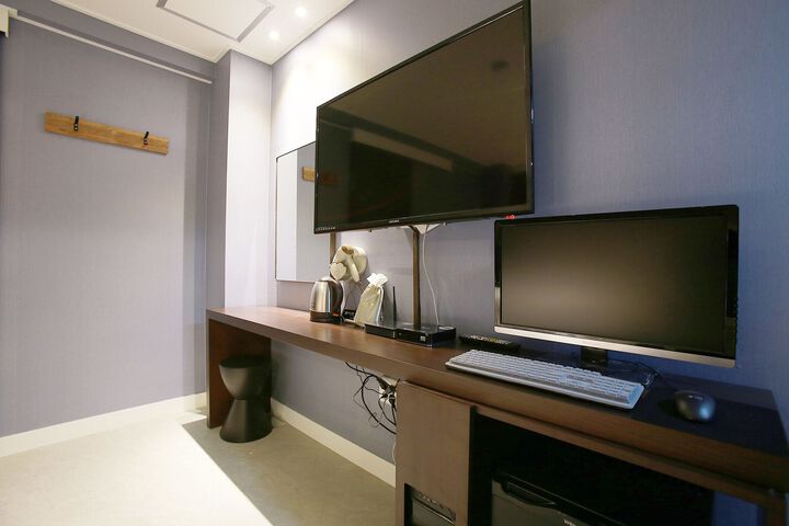 Room 83 of 83
