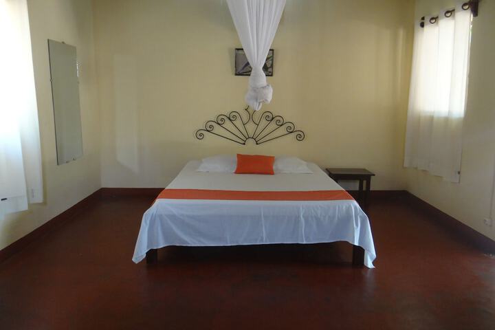 Room 8 of 11