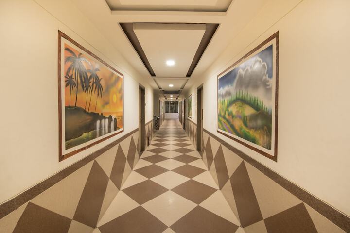 Ballroom/Hall 48 of 57