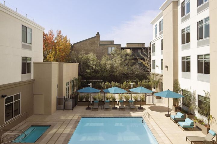 Hotel with Pool