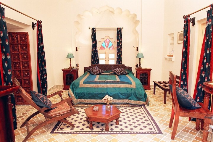 Room 5 of 68
