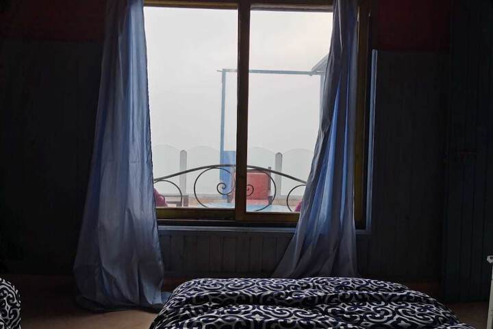 Room 2 of 5