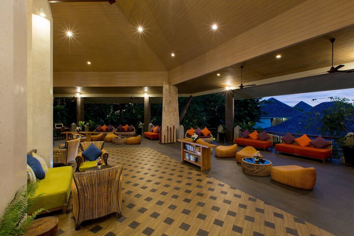 Entrance & Lobby