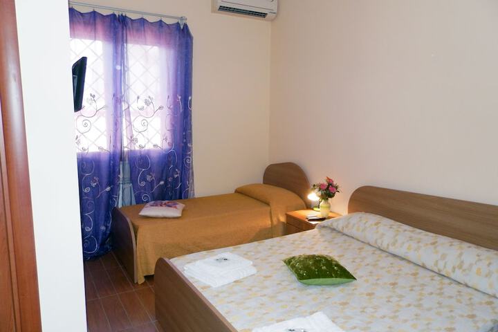 Room 4 of 30