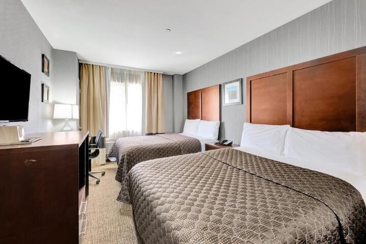 Deluxe 2 Double Beds (1 of 3)