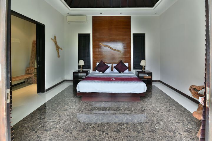 Room 27 of 106