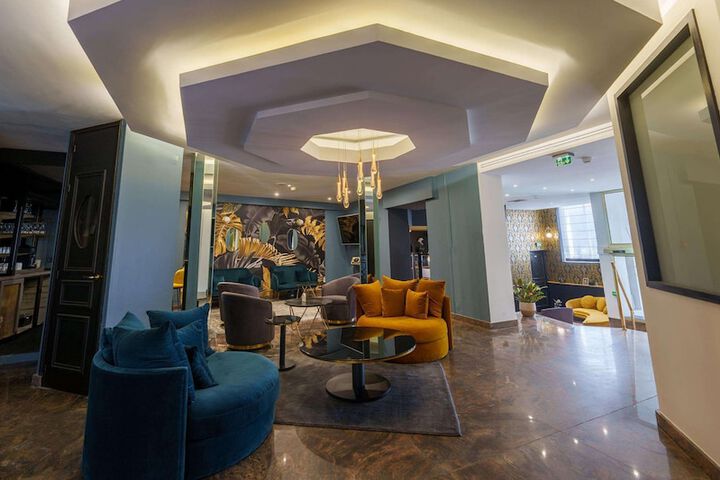 Lounge 64 of 102