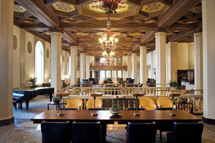 Lobby lounge