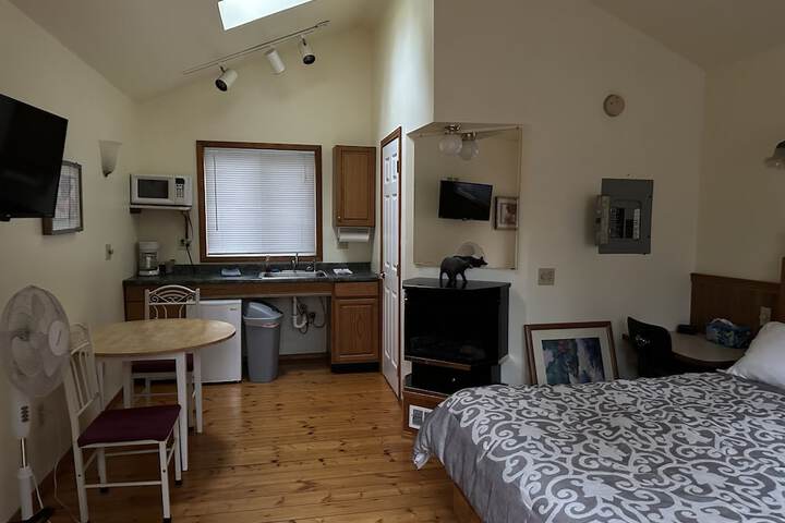 Room 8 of 83