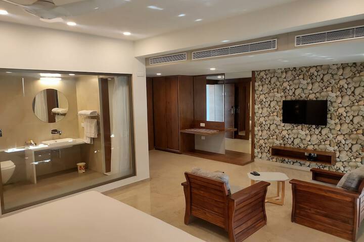 Room 16 of 32