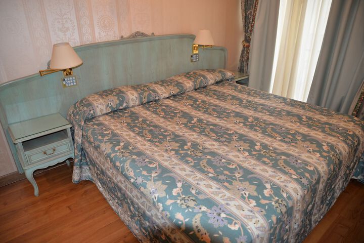Room 6 of 96
