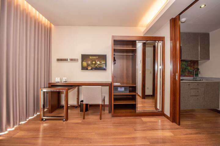 Room 28 of 83