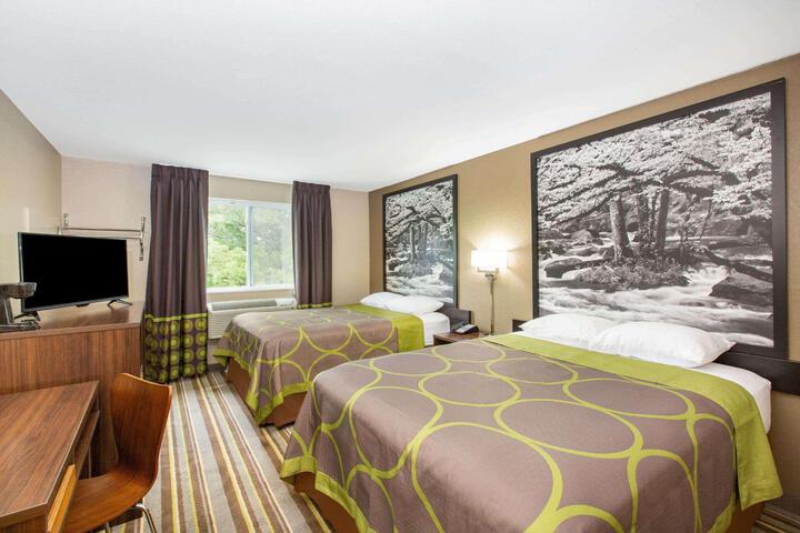 2 Queen Beds (13 of 14)