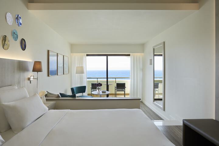 Room 27 of 152
