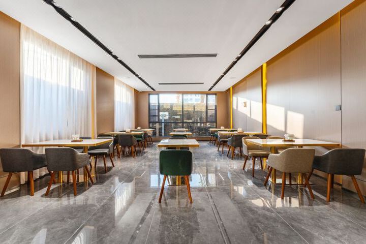 Jinjiang Star Fashion Hotel (Haikou East Station Longhu TianJie Branch)