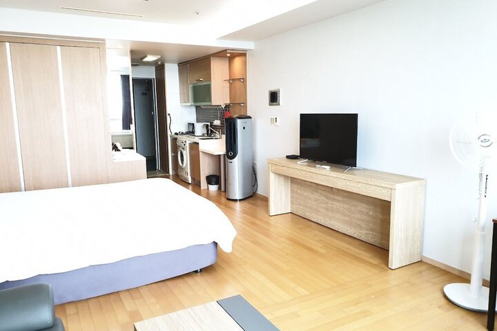 Room 9 of 23