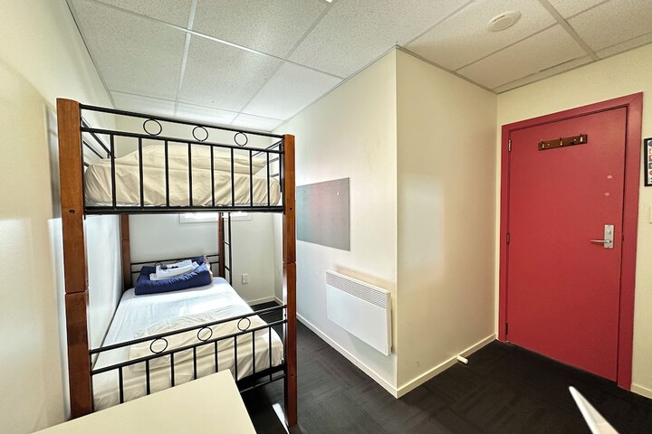 Room 25 of 106