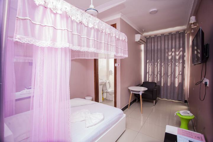 Room 11 of 20